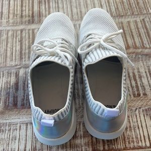 Johnston & Murphy lace up tennis shoes